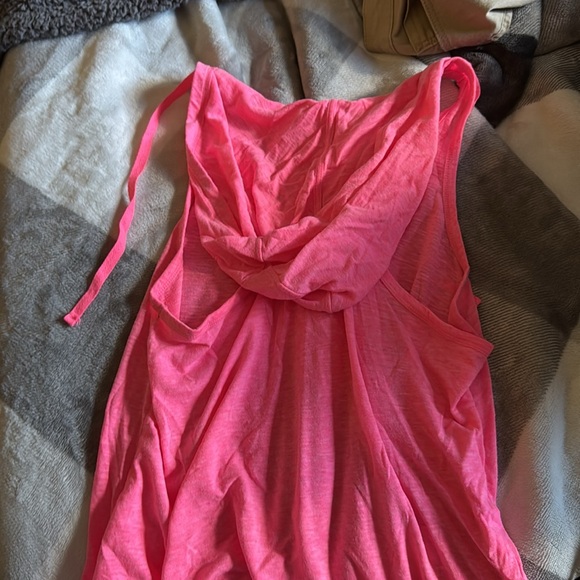 hot pink SO tank with hoodie and strings - Picture 2 of 3